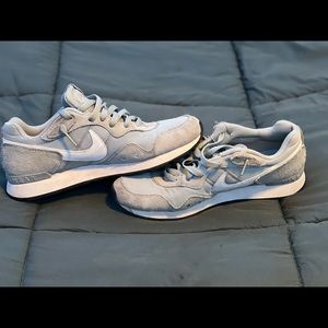 Nike Venture Runner Mens Size 9 women’s 10.5